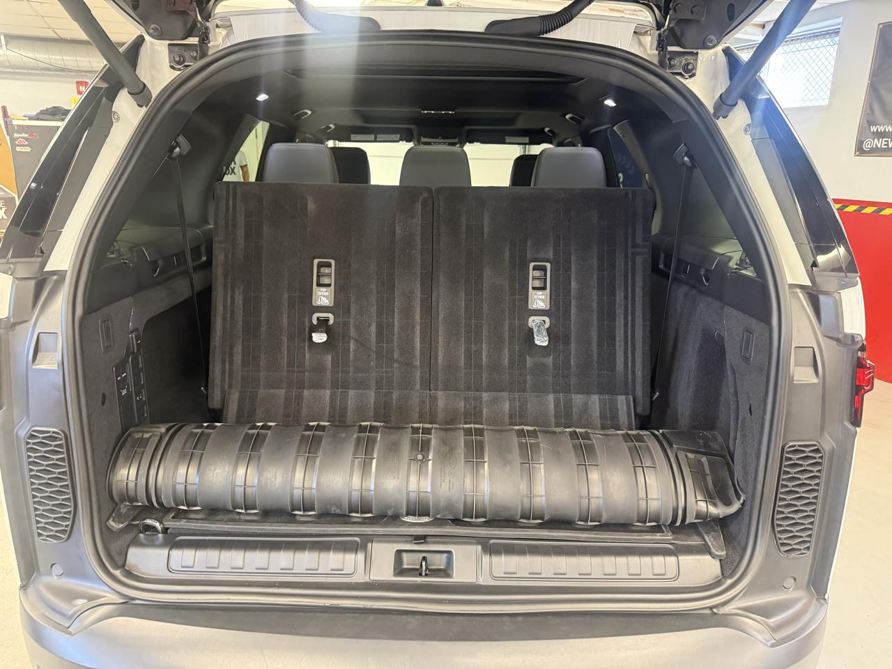 Land Rover Discovery S 2023