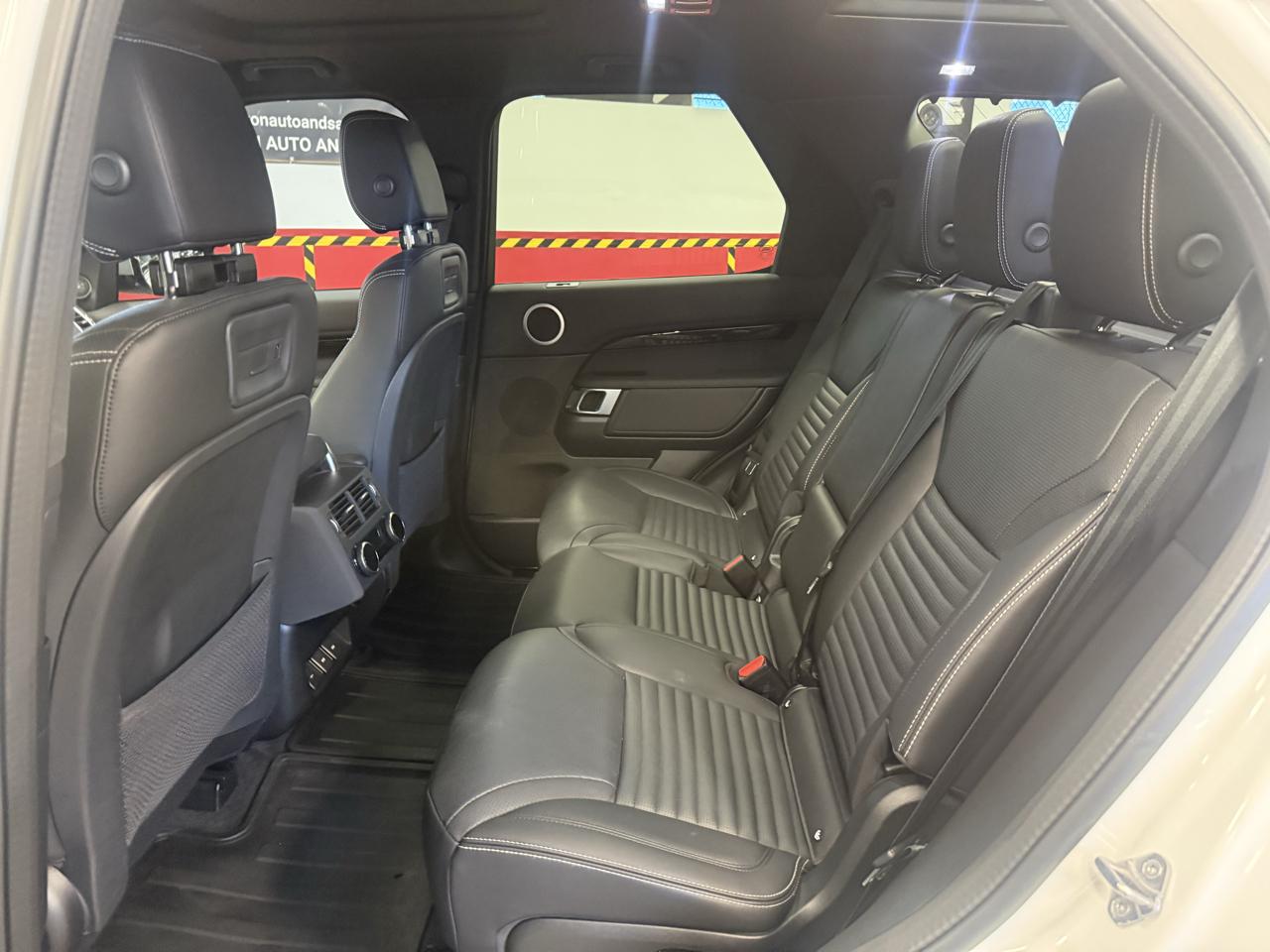 Land Rover Discovery S 2023