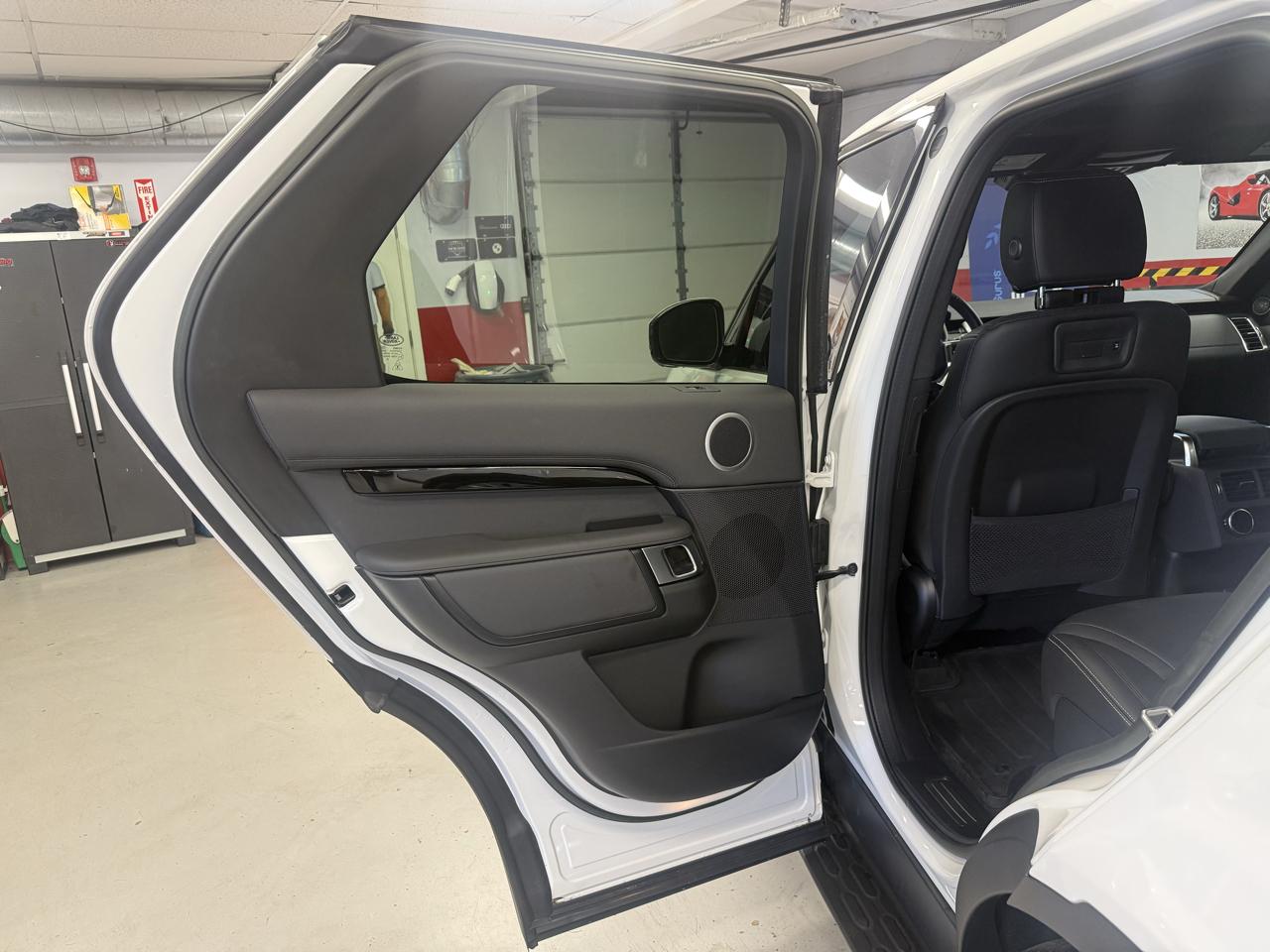 Land Rover Discovery S 2023