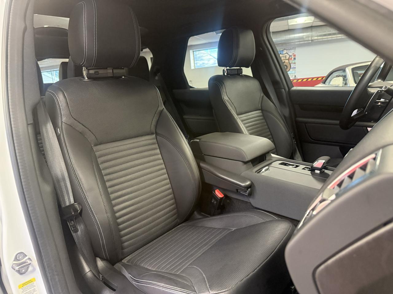 Land Rover Discovery S 2023