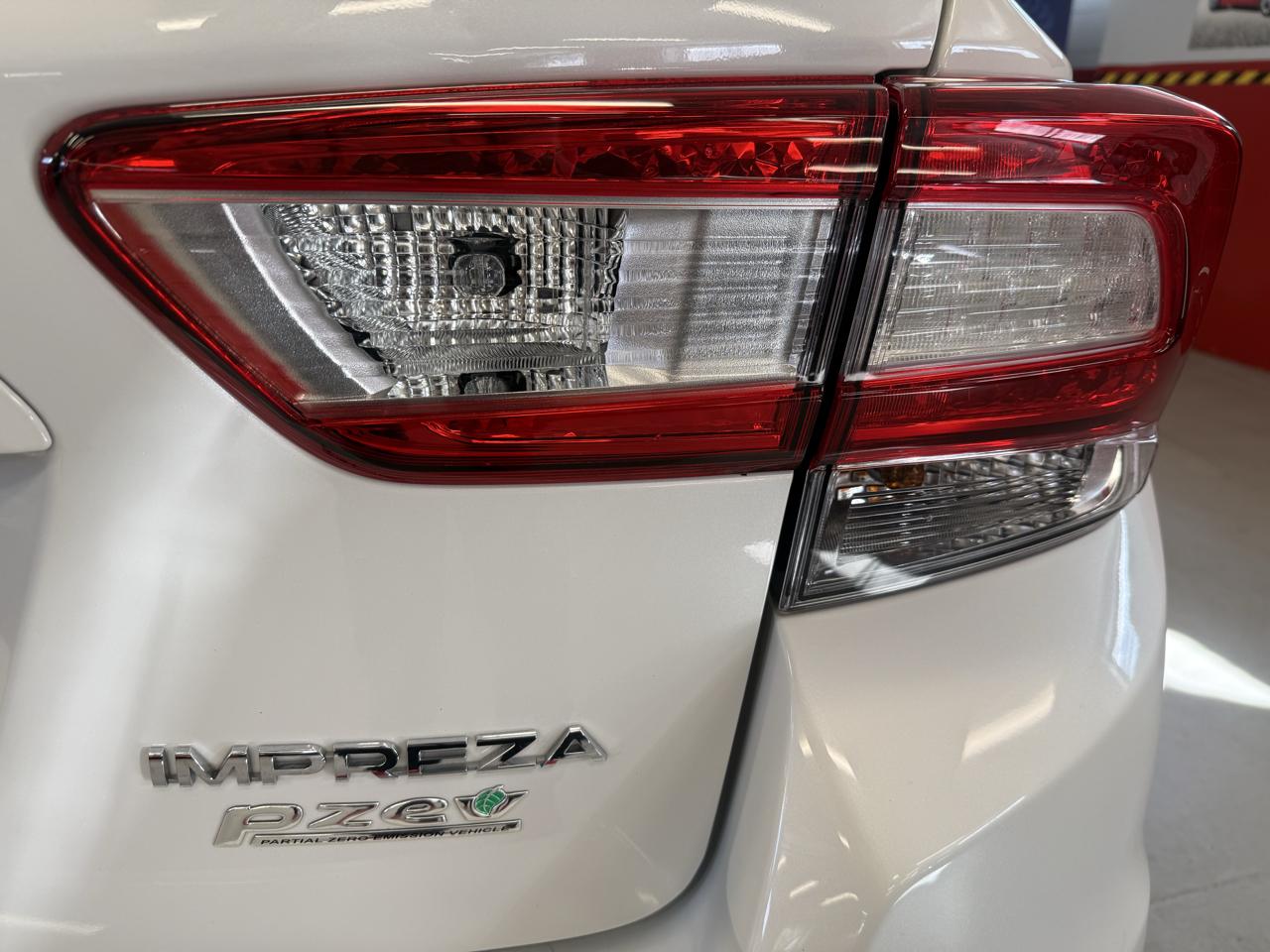 Subaru Impreza 2.0i Limited CVT 5-Door 2017