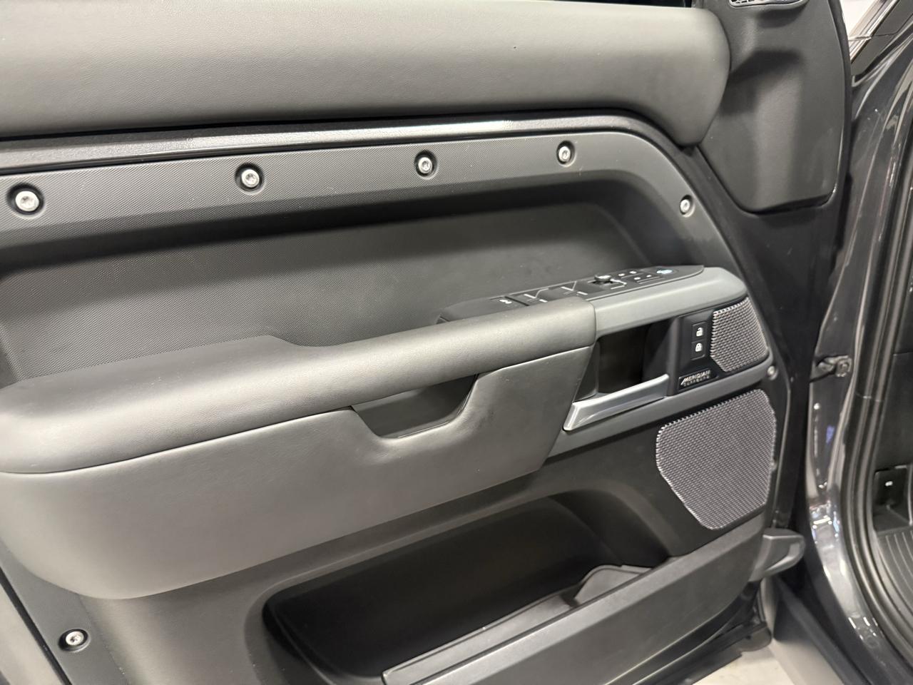 Land Rover Defender 110 X 2023