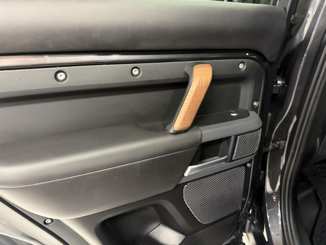 Land Rover Defender 110 X 2023