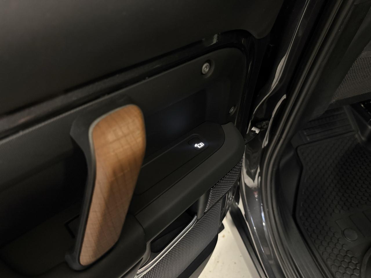 Land Rover Defender 110 X 2023