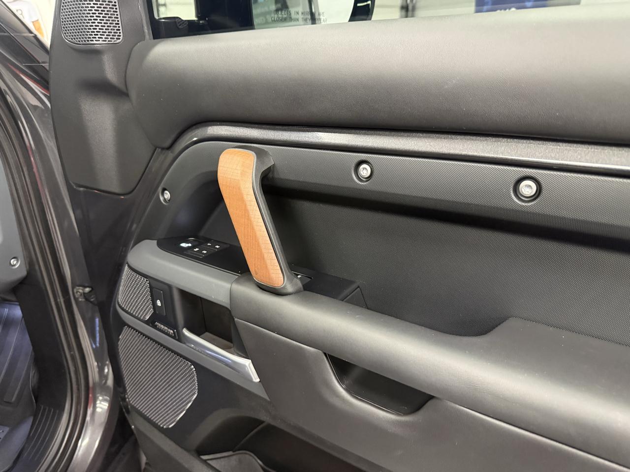 Land Rover Defender 110 X 2023