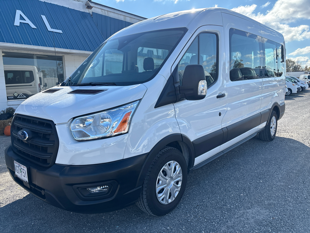 2022 Ford Transit 350 Wagon Med. Roof XLT w/Sliding Pass. 148-in. WB