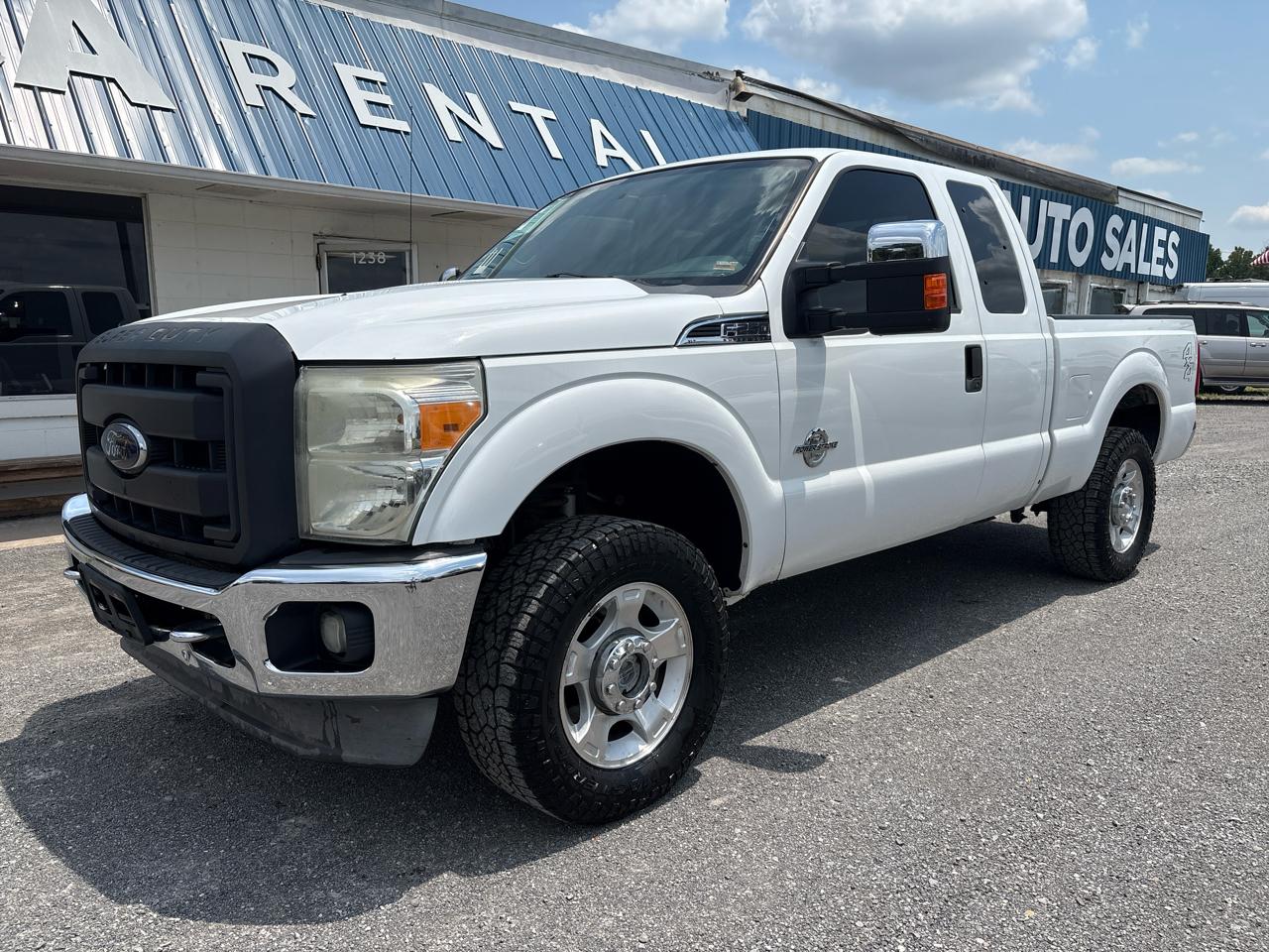 2011 Ford F-250 XL 4x4 SuperCab 142 in's photo