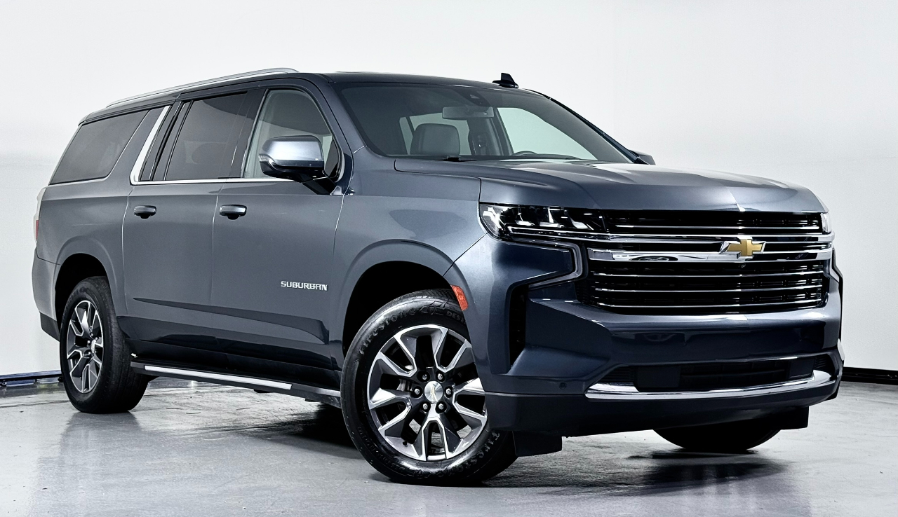 2021 Chevrolet Suburban LT photo 2