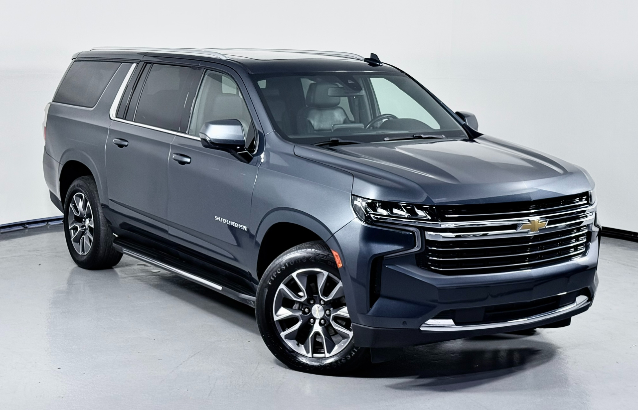 2021 Chevrolet Suburban LT photo 3