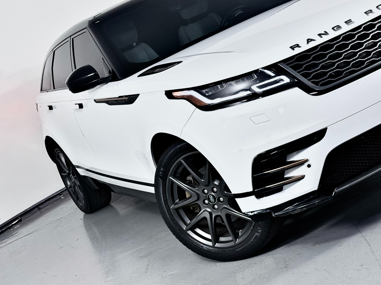 2022 Land Rover Range Rover Velar P340 R-Dynamic S photo 4