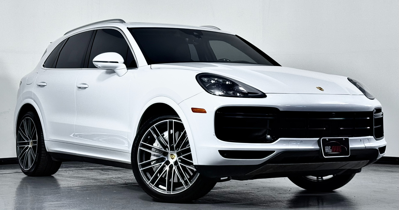 2021 Porsche Cayenne Turbo photo 2