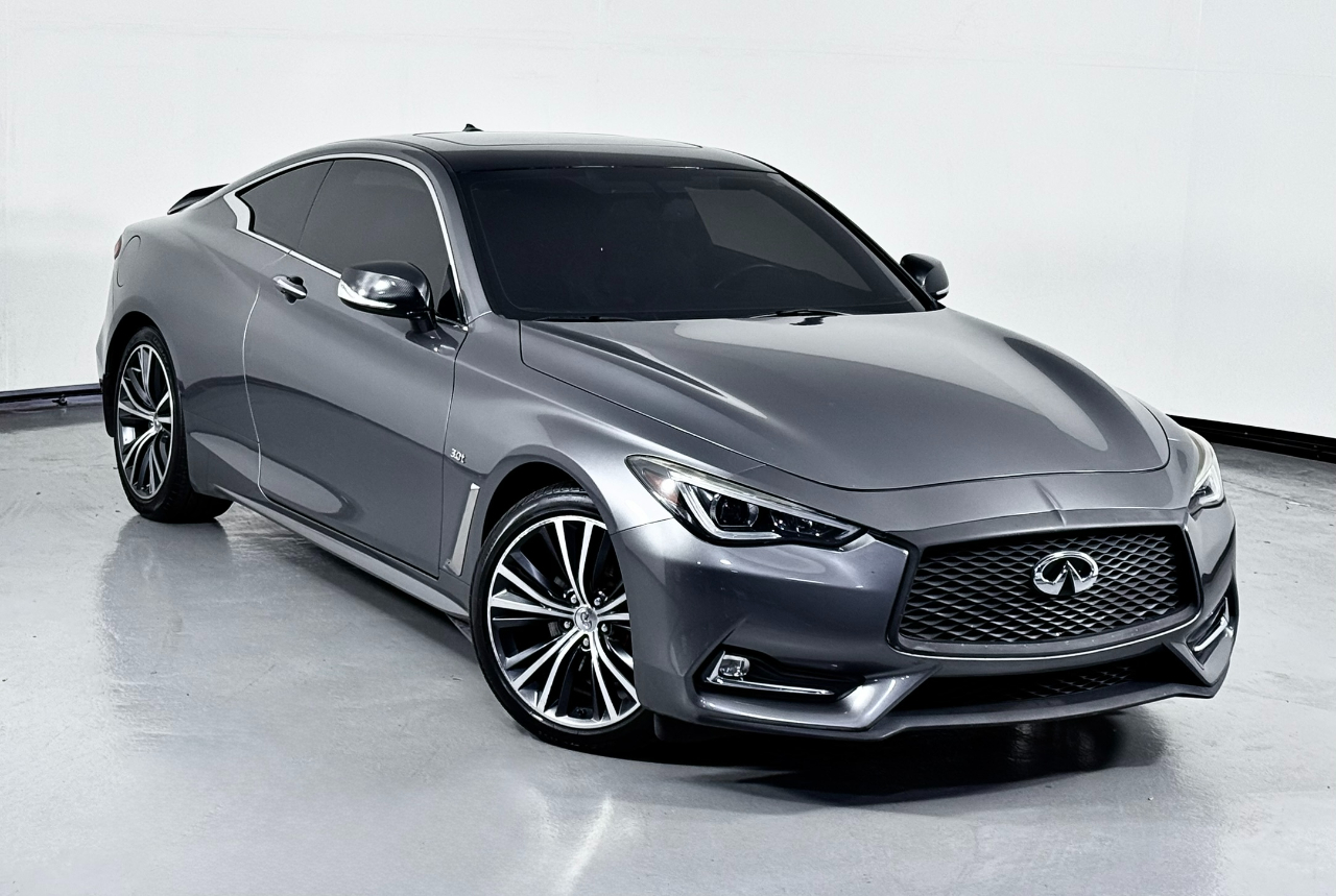 2017 Infiniti Q60 3.0t Premium photo 3
