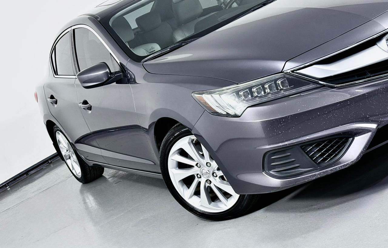 2017 Acura ILX Premium photo 4