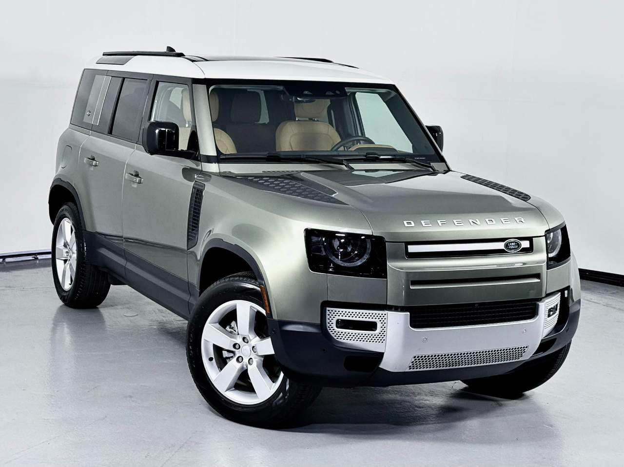 Land Rover Defender P300 110 S 2024