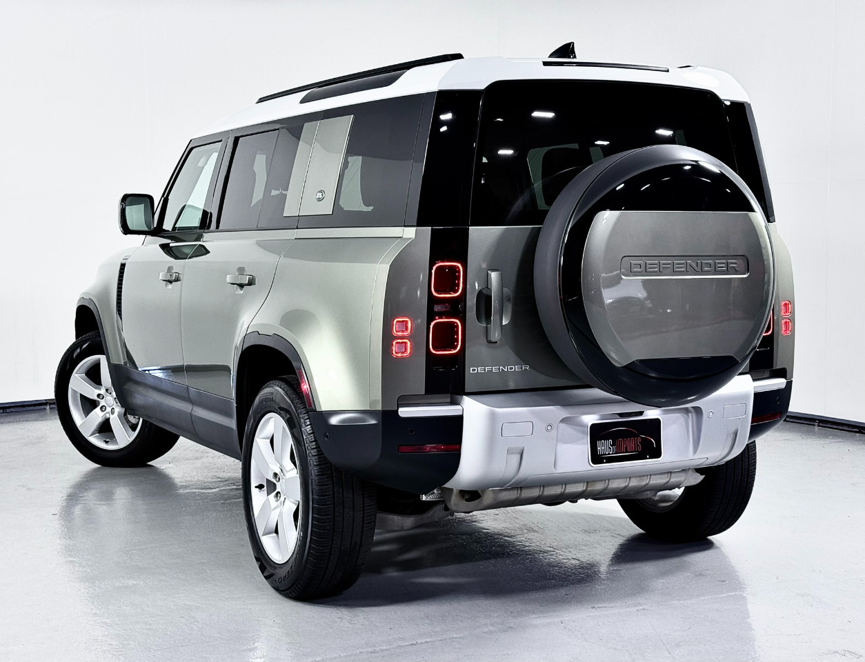 Land Rover Defender P300 110 S 2024