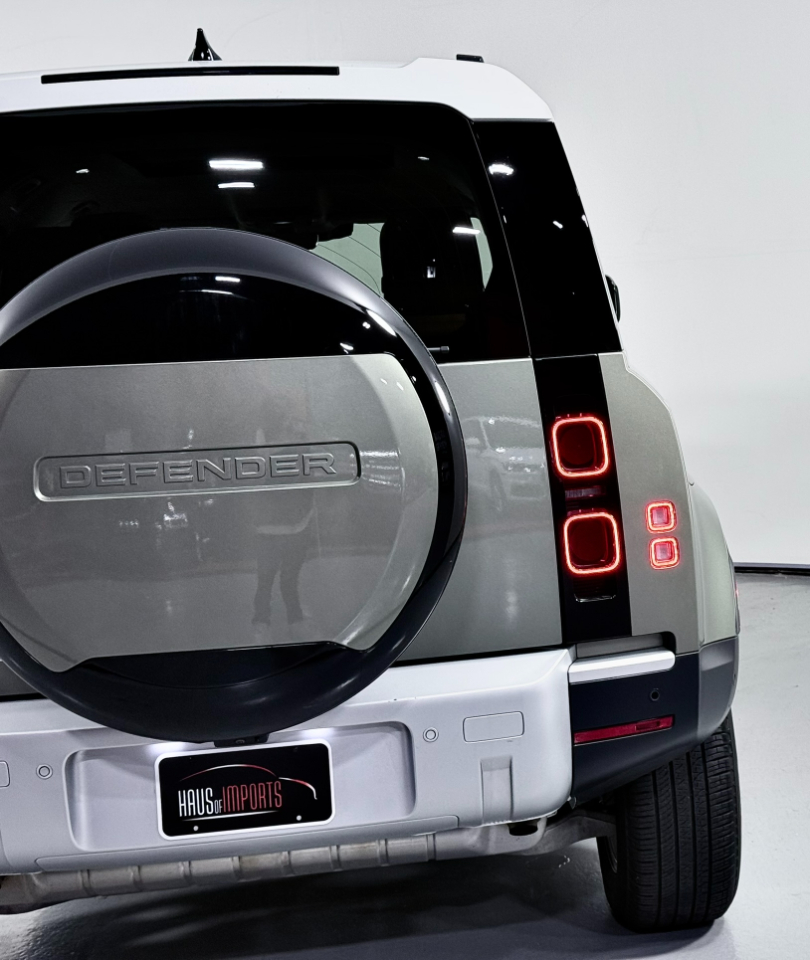 Land Rover Defender P300 110 S 2024