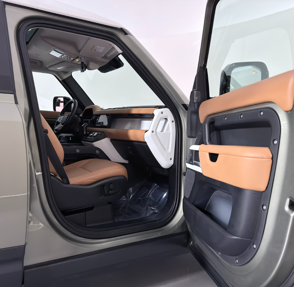 Land Rover Defender P300 110 S 2024