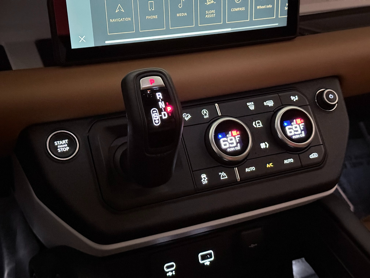 Land Rover Defender P300 110 S 2024