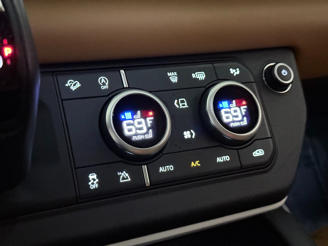 Land Rover Defender P300 110 S 2024