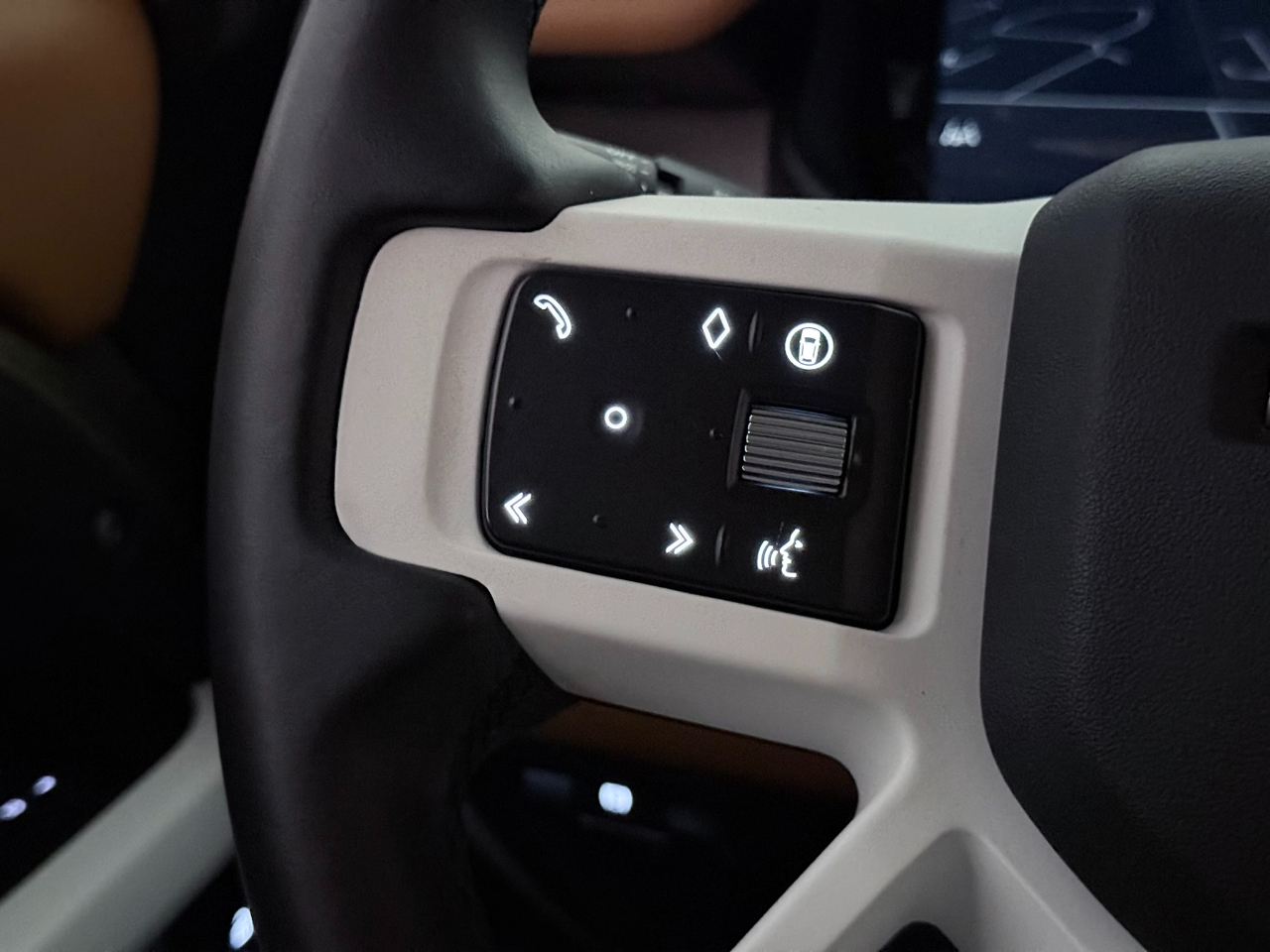 Land Rover Defender P300 110 S 2024