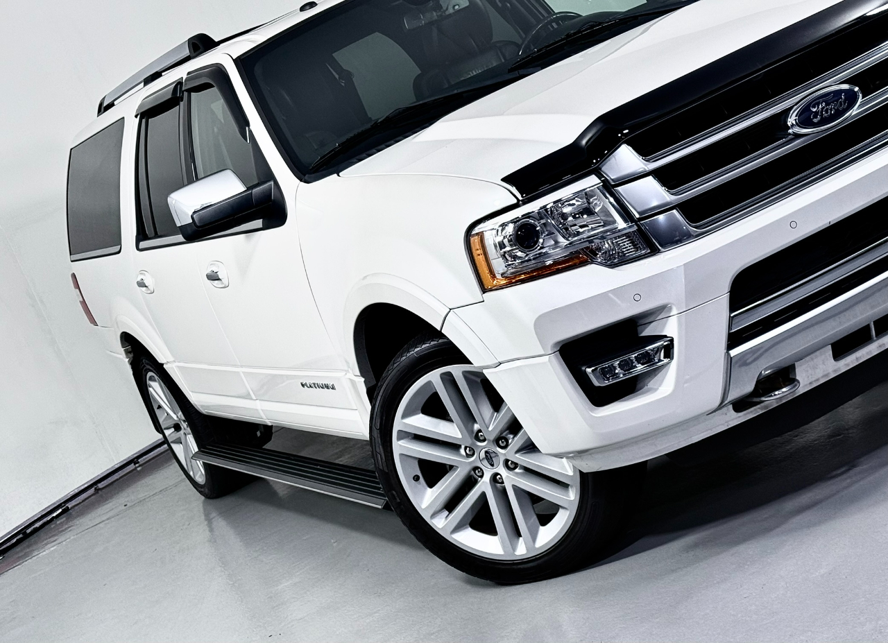 2017 Ford Expedition EL Platinum photo 2
