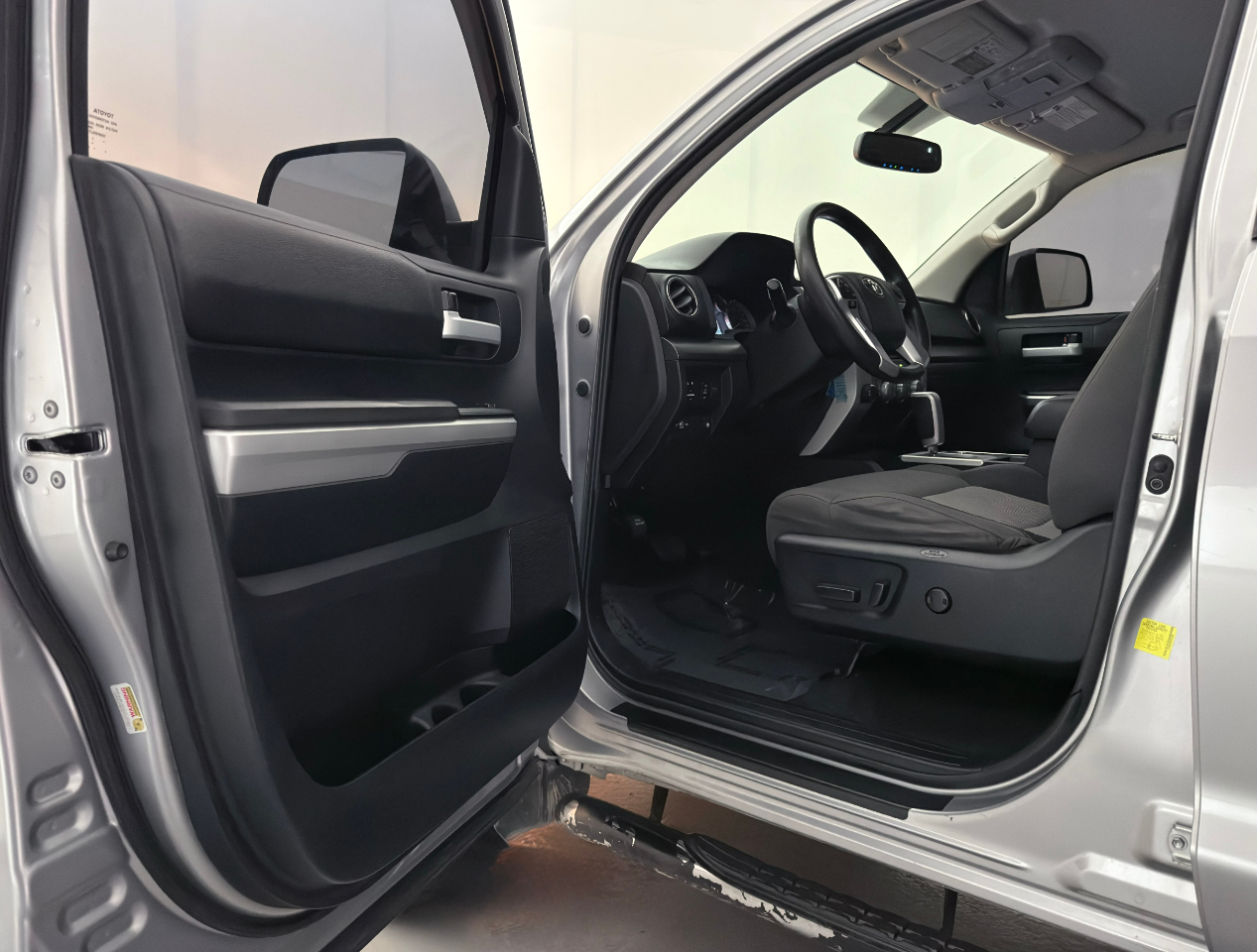 Toyota Tundra SR5 5.7L V8 FFV CrewMax 4WD 2015