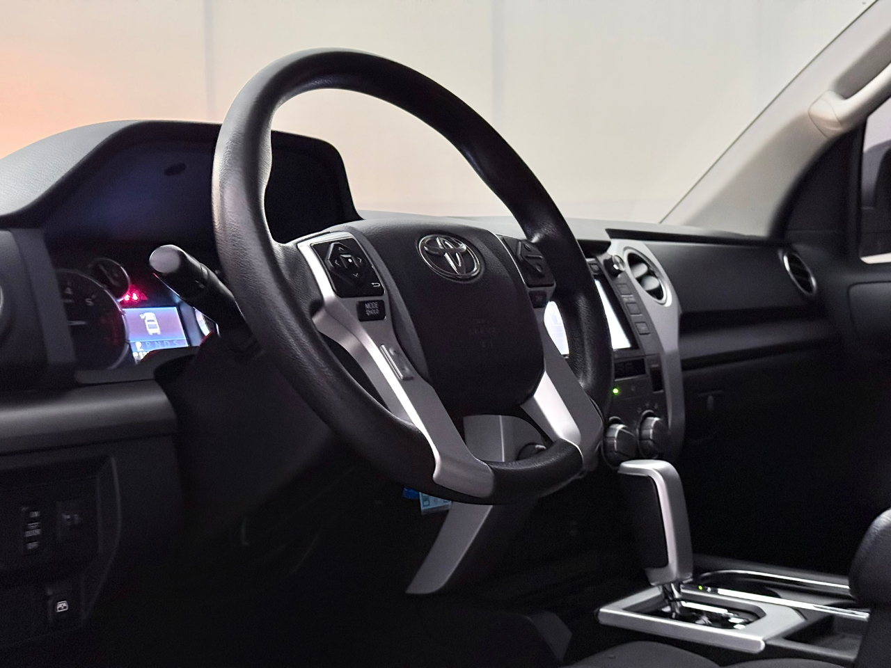 Toyota Tundra SR5 5.7L V8 FFV CrewMax 4WD 2015