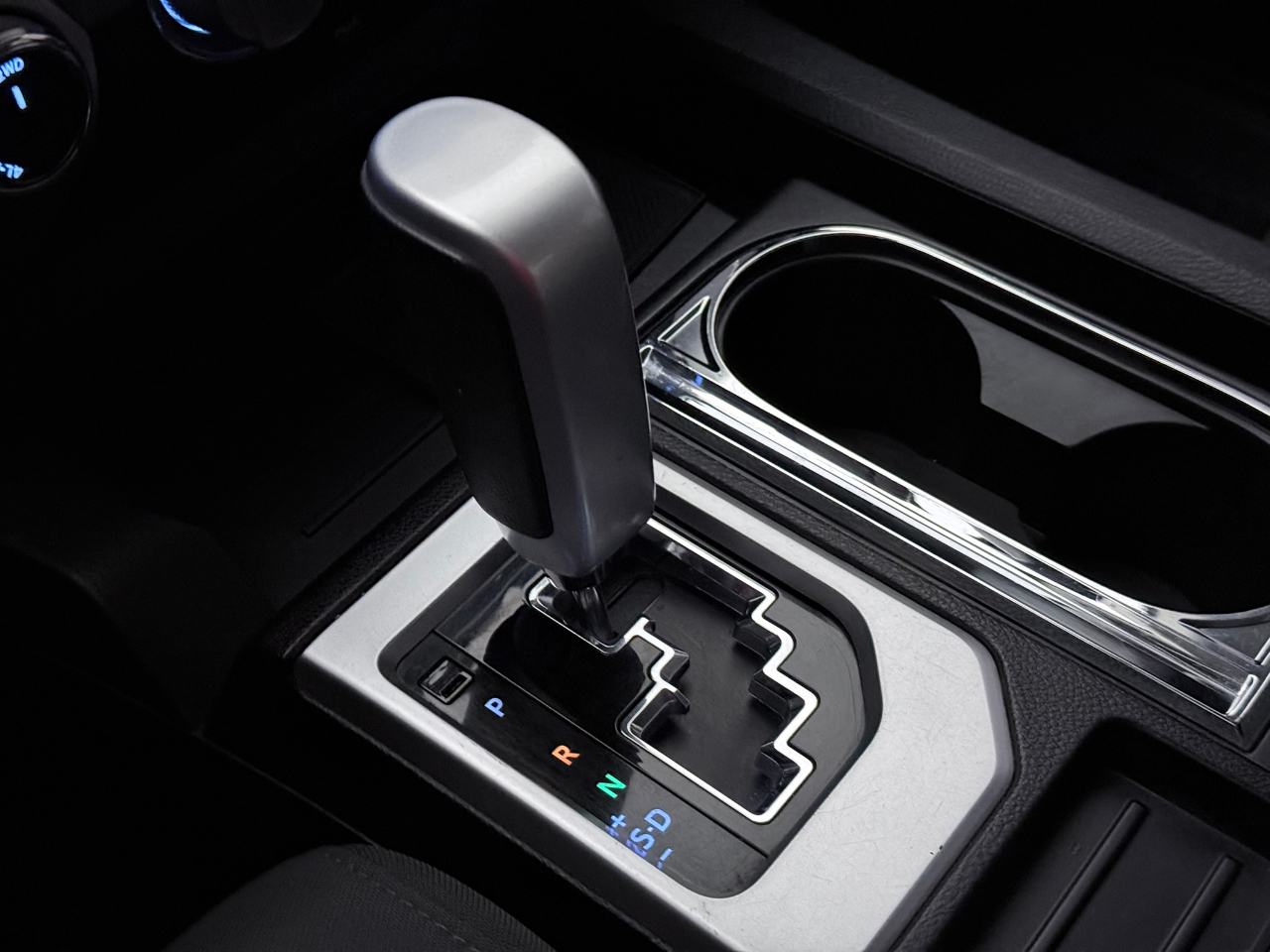 Toyota Tundra SR5 5.7L V8 FFV CrewMax 4WD 2015