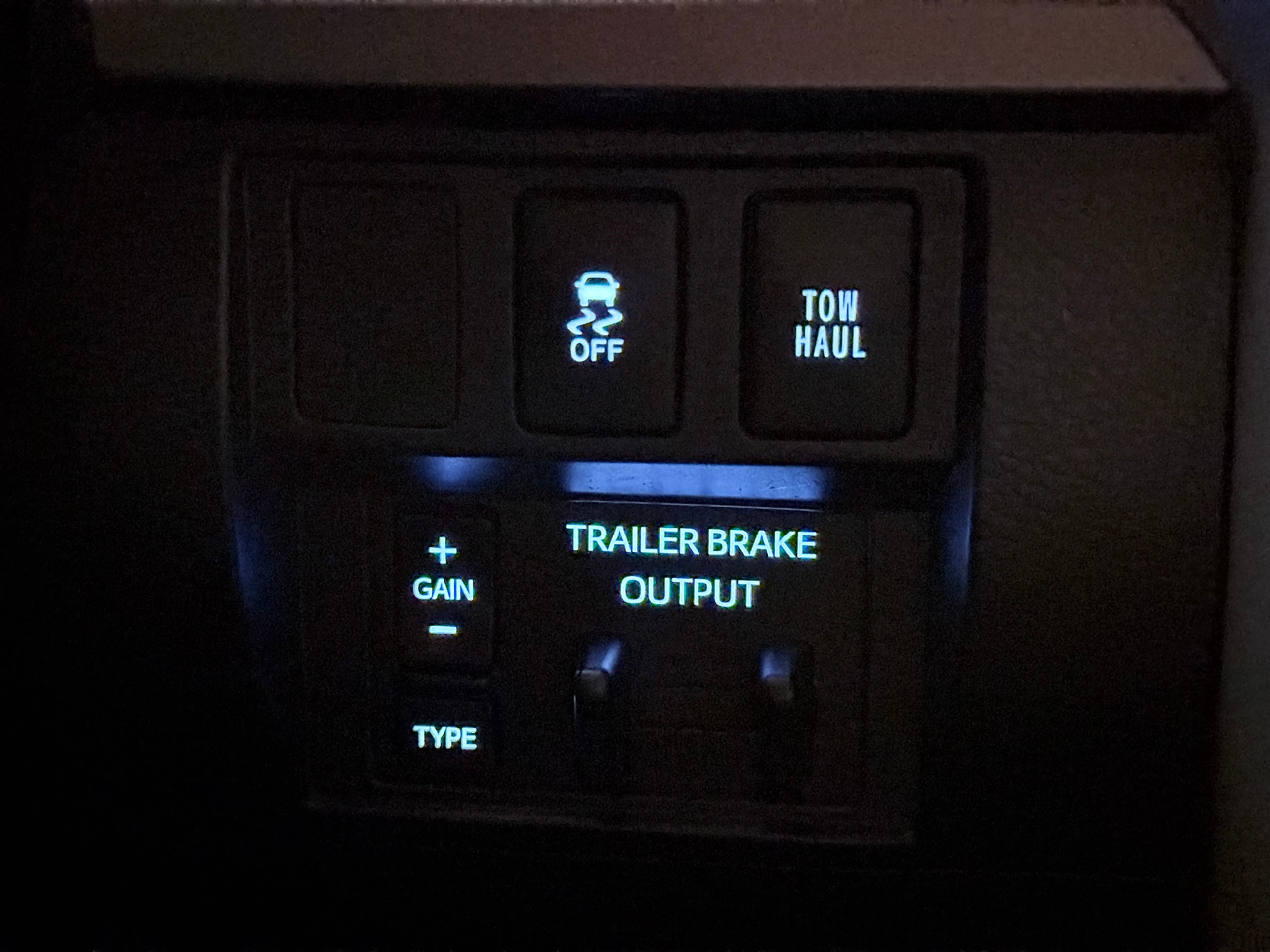 Toyota Tundra SR5 5.7L V8 FFV CrewMax 4WD 2015