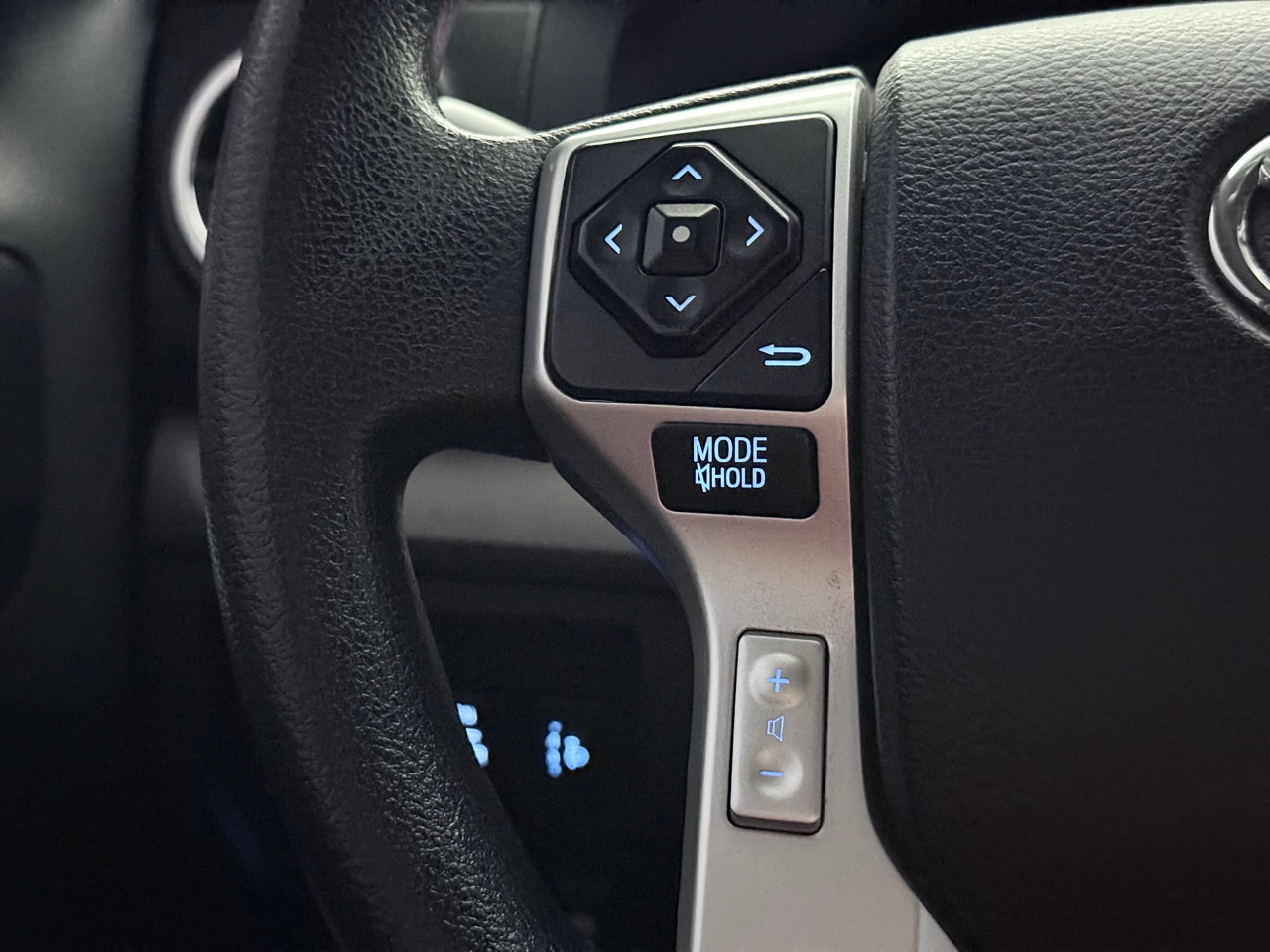 Toyota Tundra SR5 5.7L V8 FFV CrewMax 4WD 2015