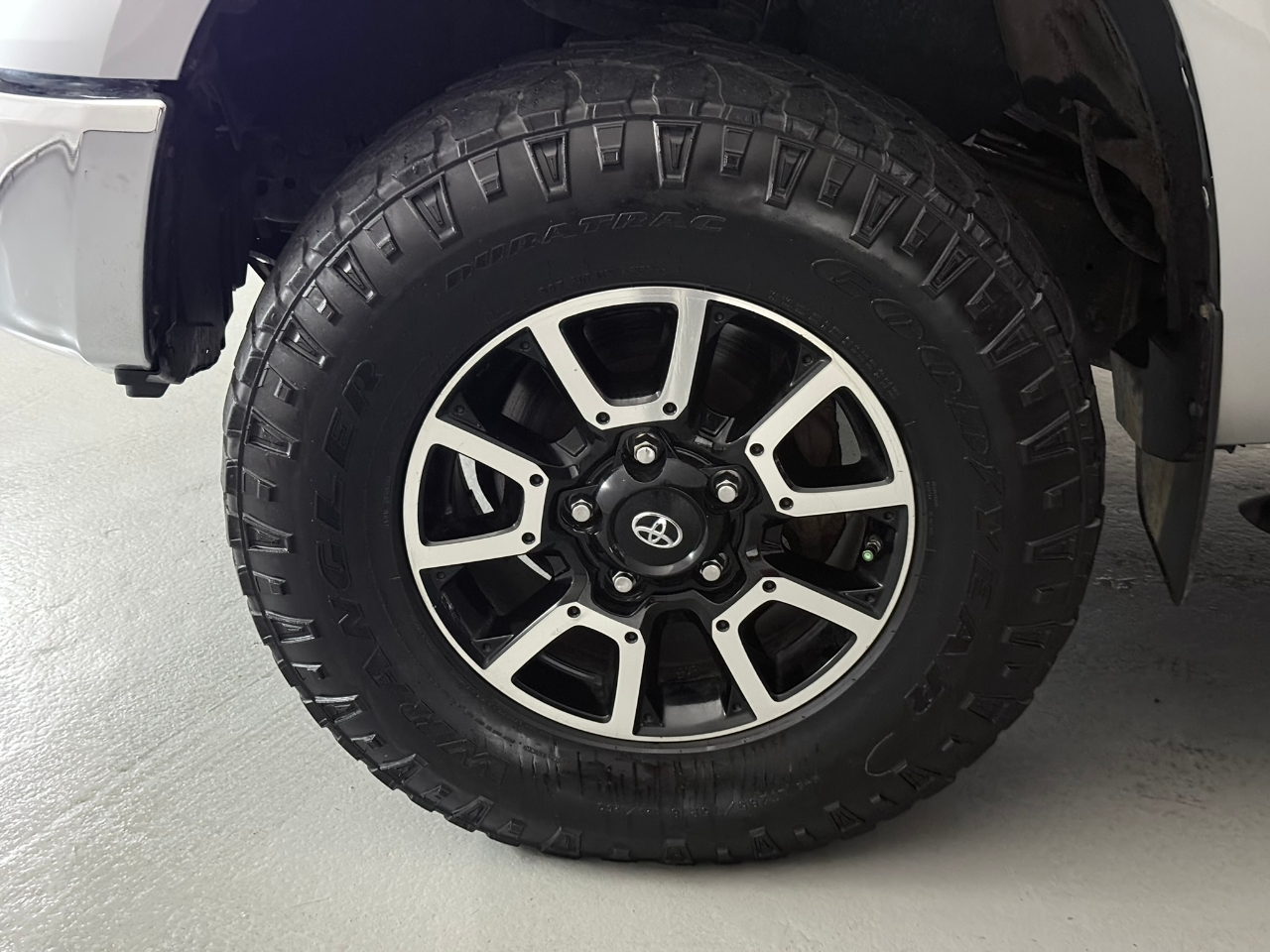 Toyota Tundra SR5 5.7L V8 FFV CrewMax 4WD 2015