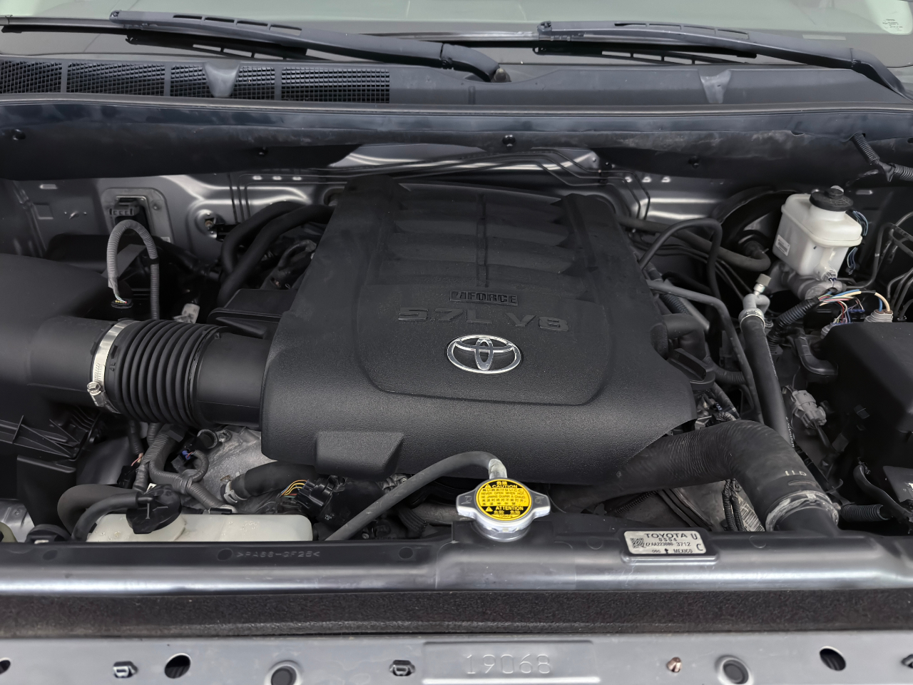 Toyota Tundra SR5 5.7L V8 FFV CrewMax 4WD 2015