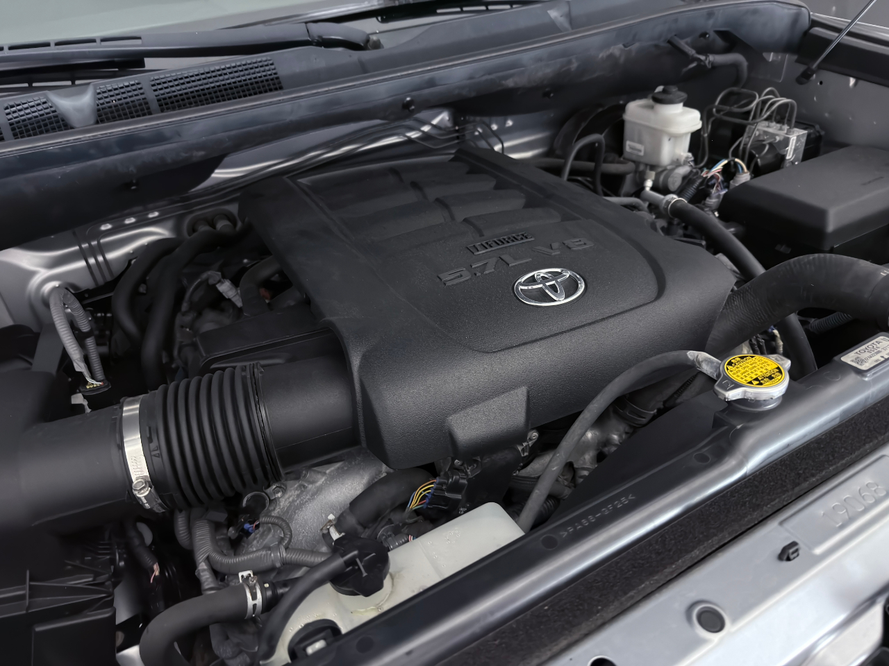Toyota Tundra SR5 5.7L V8 FFV CrewMax 4WD 2015