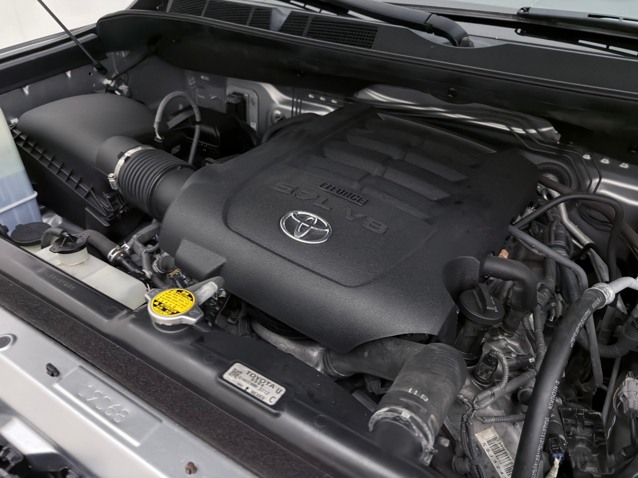 Toyota Tundra SR5 5.7L V8 FFV CrewMax 4WD 2015