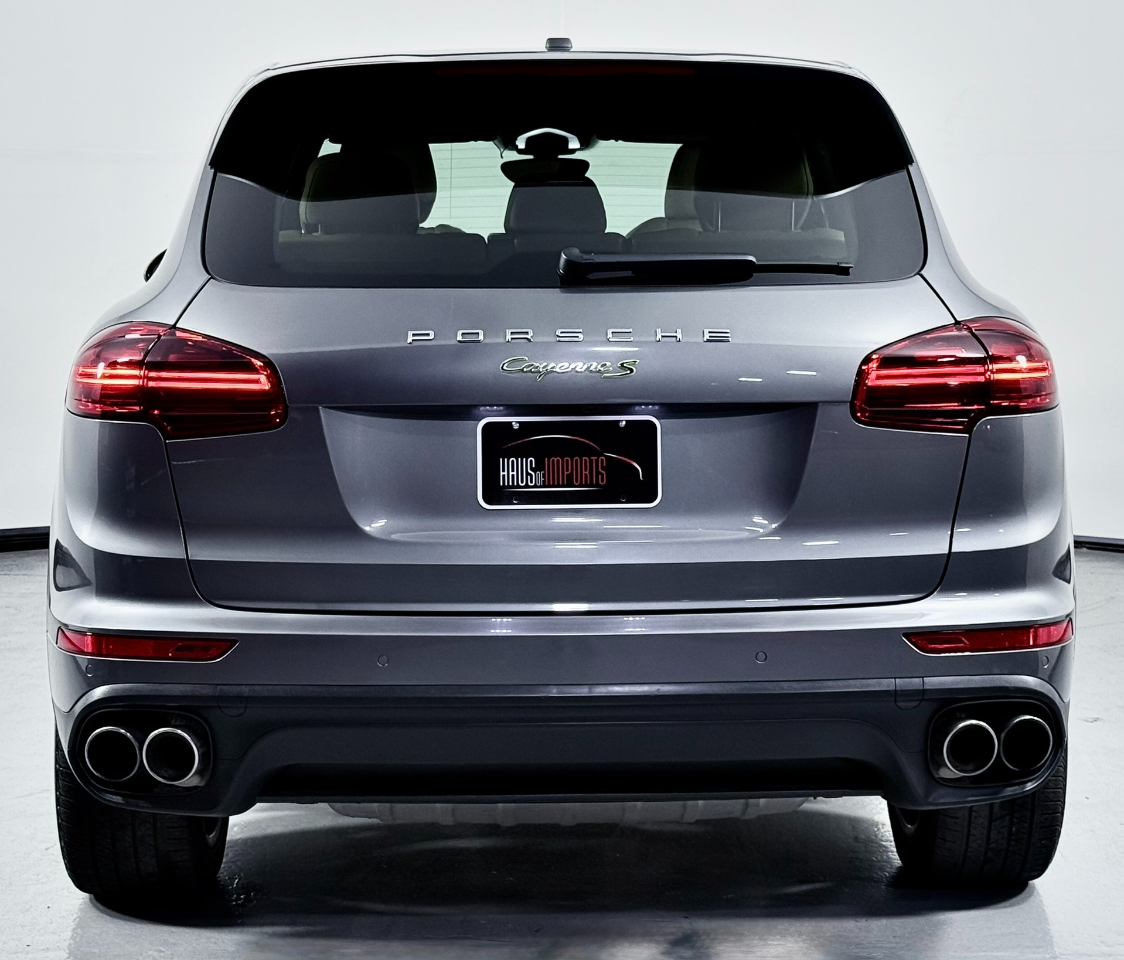 2017 Porsche Cayenne Hybrid S photo 4