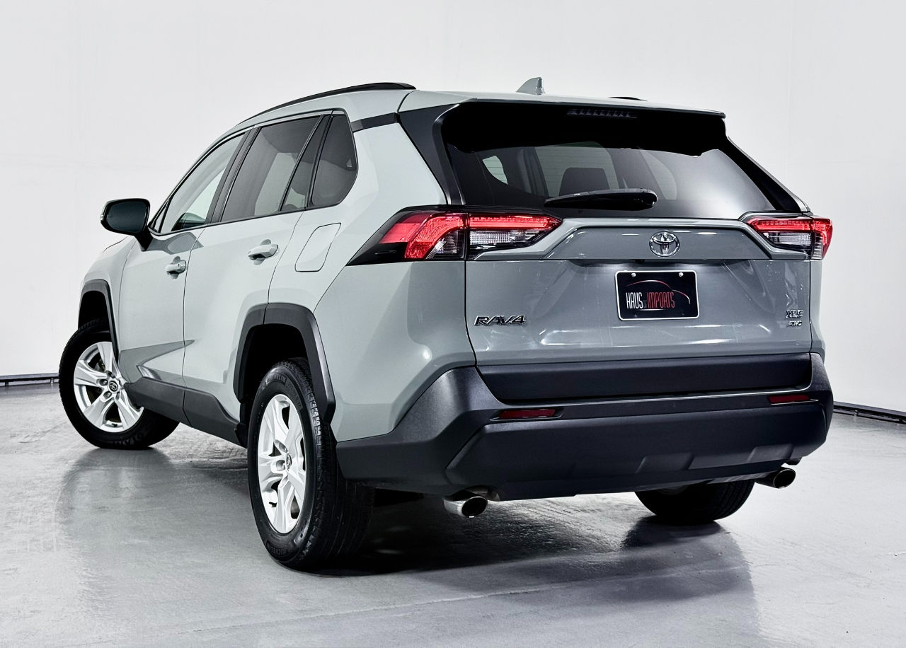 Toyota RAV4 XLE AWD 2021