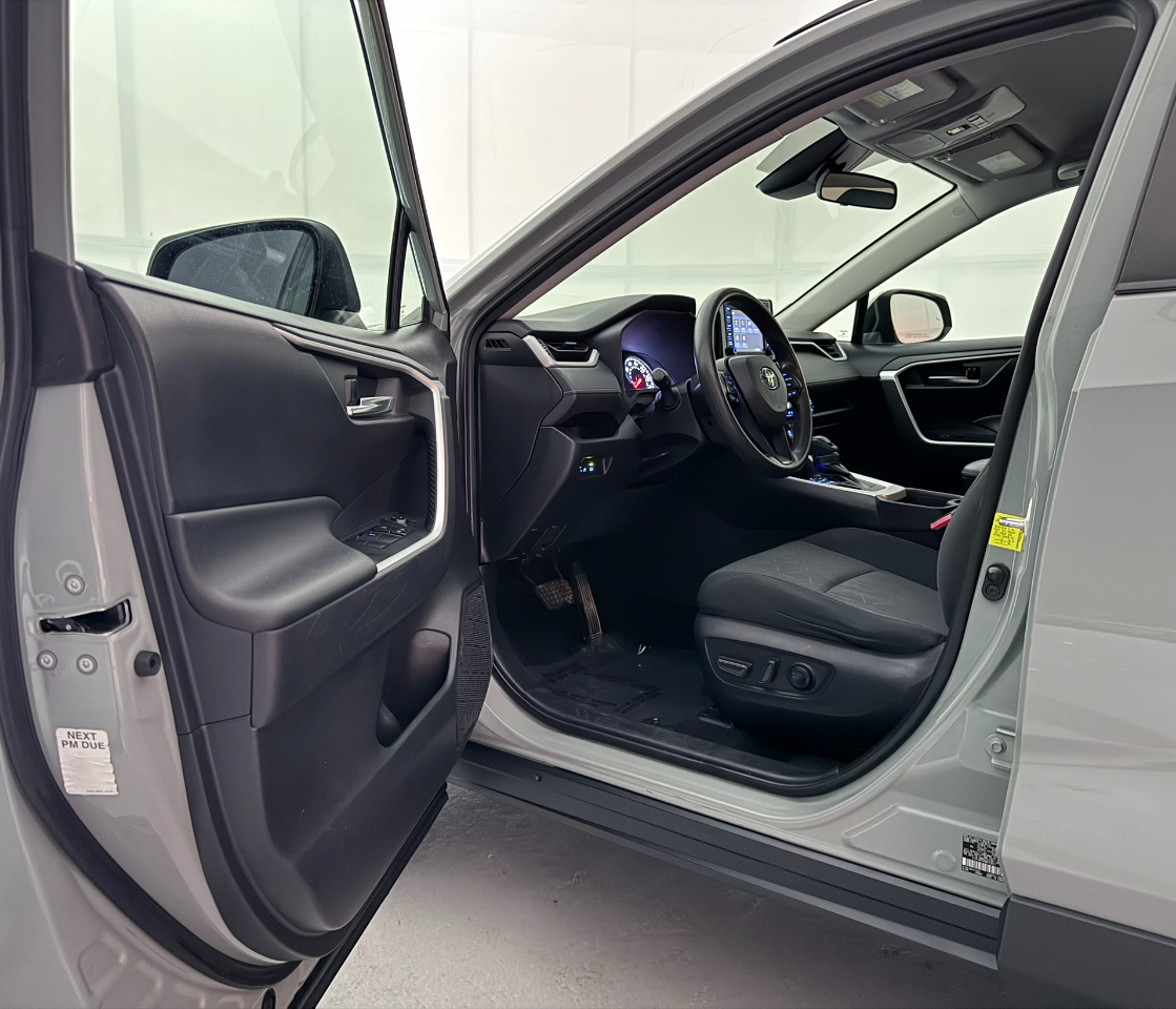 Toyota RAV4 XLE AWD 2021