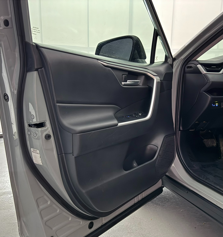 Toyota RAV4 XLE AWD 2021