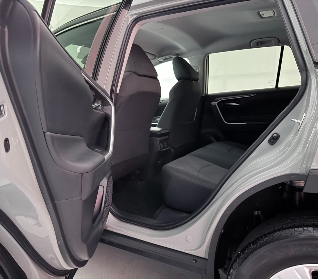 Toyota RAV4 XLE AWD 2021