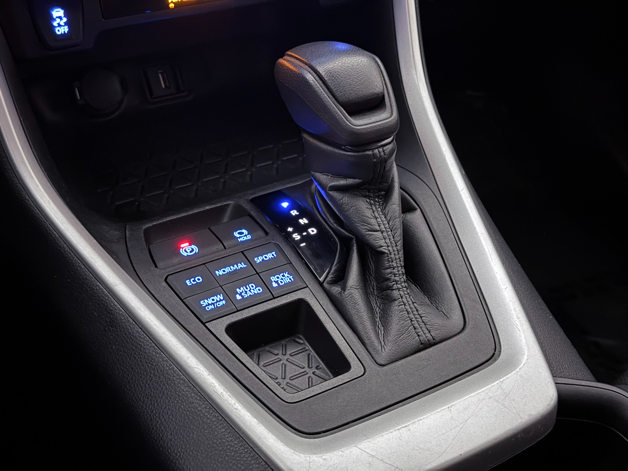 Toyota RAV4 XLE AWD 2021