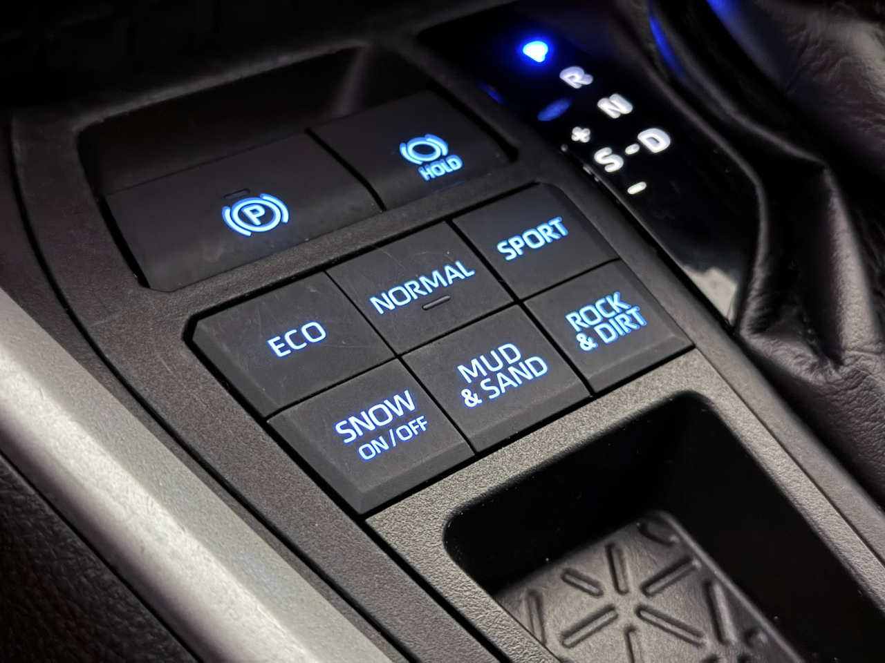 Toyota RAV4 XLE AWD 2021