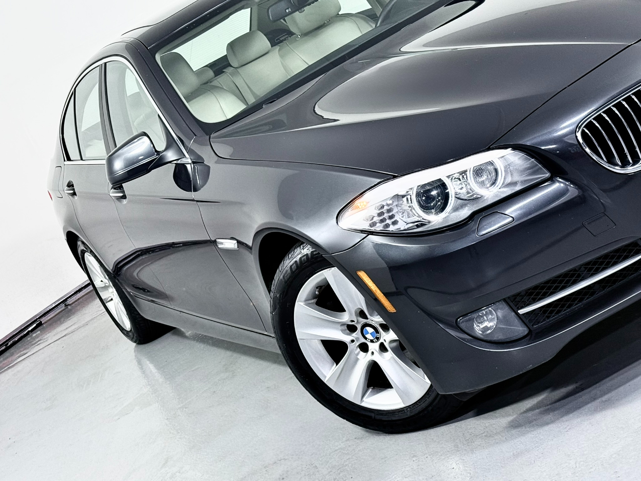 BMW 5-Series 528i xDrive 2013