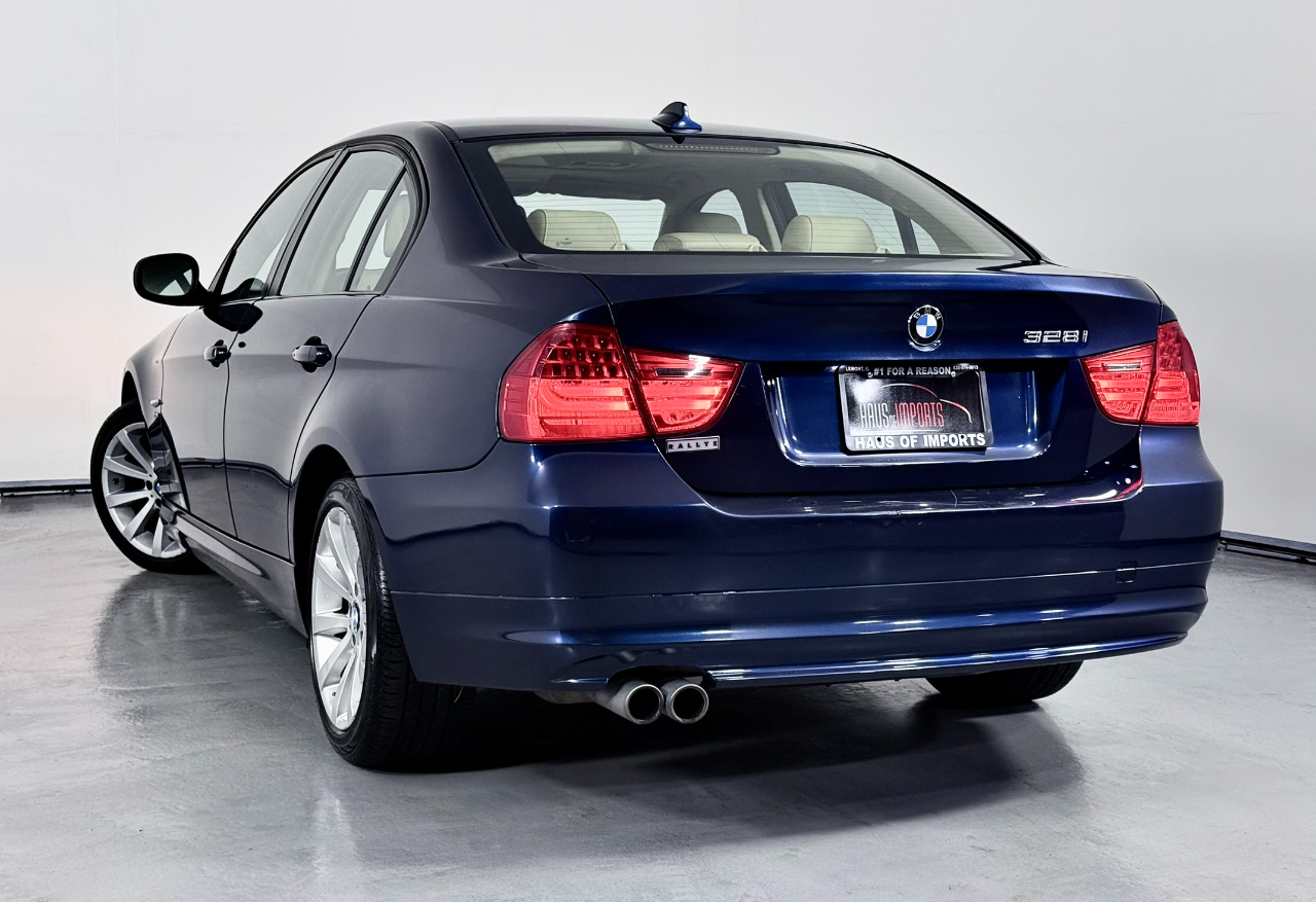 BMW 3-Series 328i xDrive SA 2011
