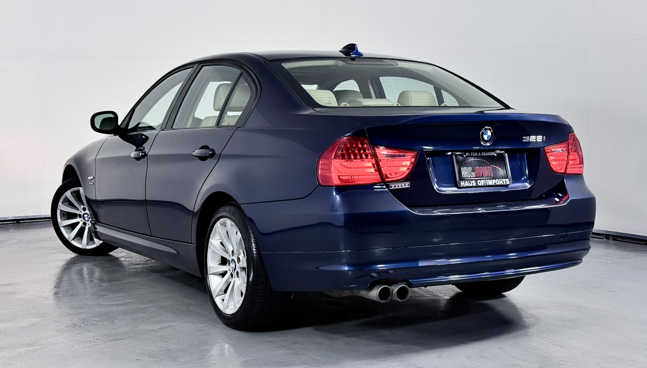 BMW 3-Series 328i xDrive SA 2011