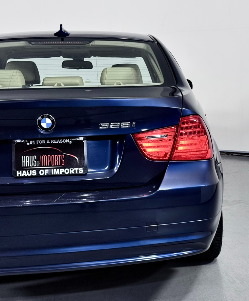 BMW 3-Series 328i xDrive SA 2011