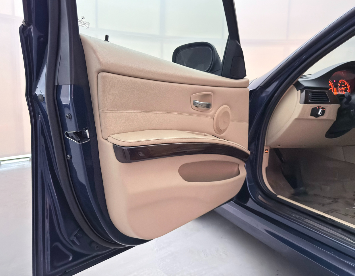 BMW 3-Series 328i xDrive SA 2011