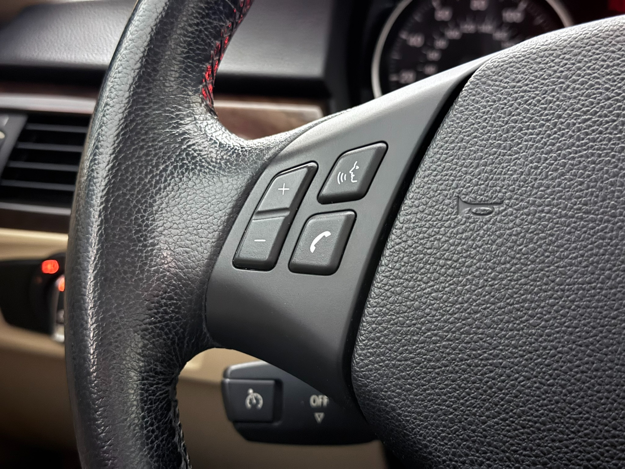 BMW 3-Series 328i xDrive SA 2011