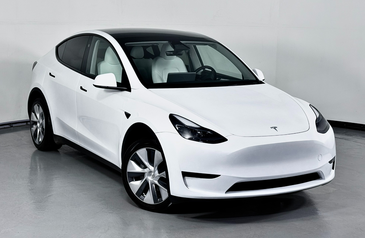2024 Tesla Model Y Long Range photo 3