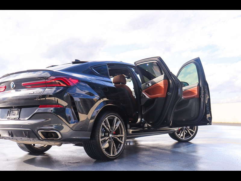 2021 BMW X6 M50i