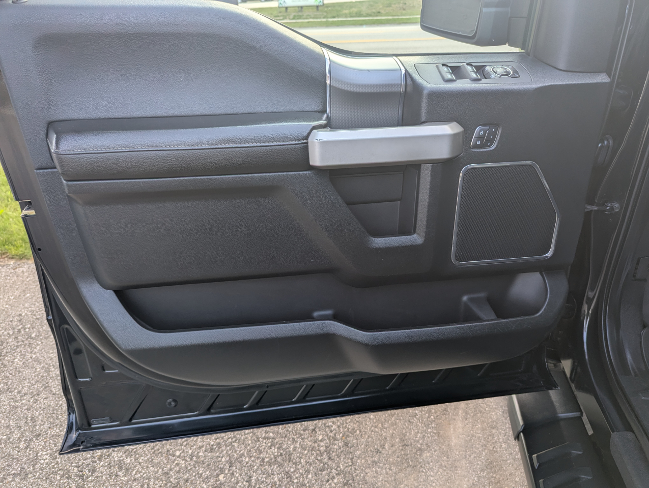 Ford F-150 4WD SuperCrew 157" Lariat 2015